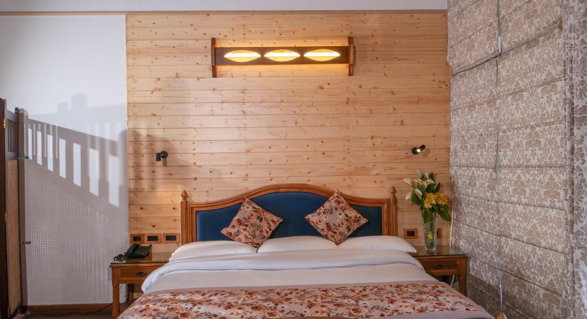 Neelesh Inn- A Luxury Lake View Hotel- 20 Kms From Nainital Bhīm Tāl المظهر الخارجي الصورة
