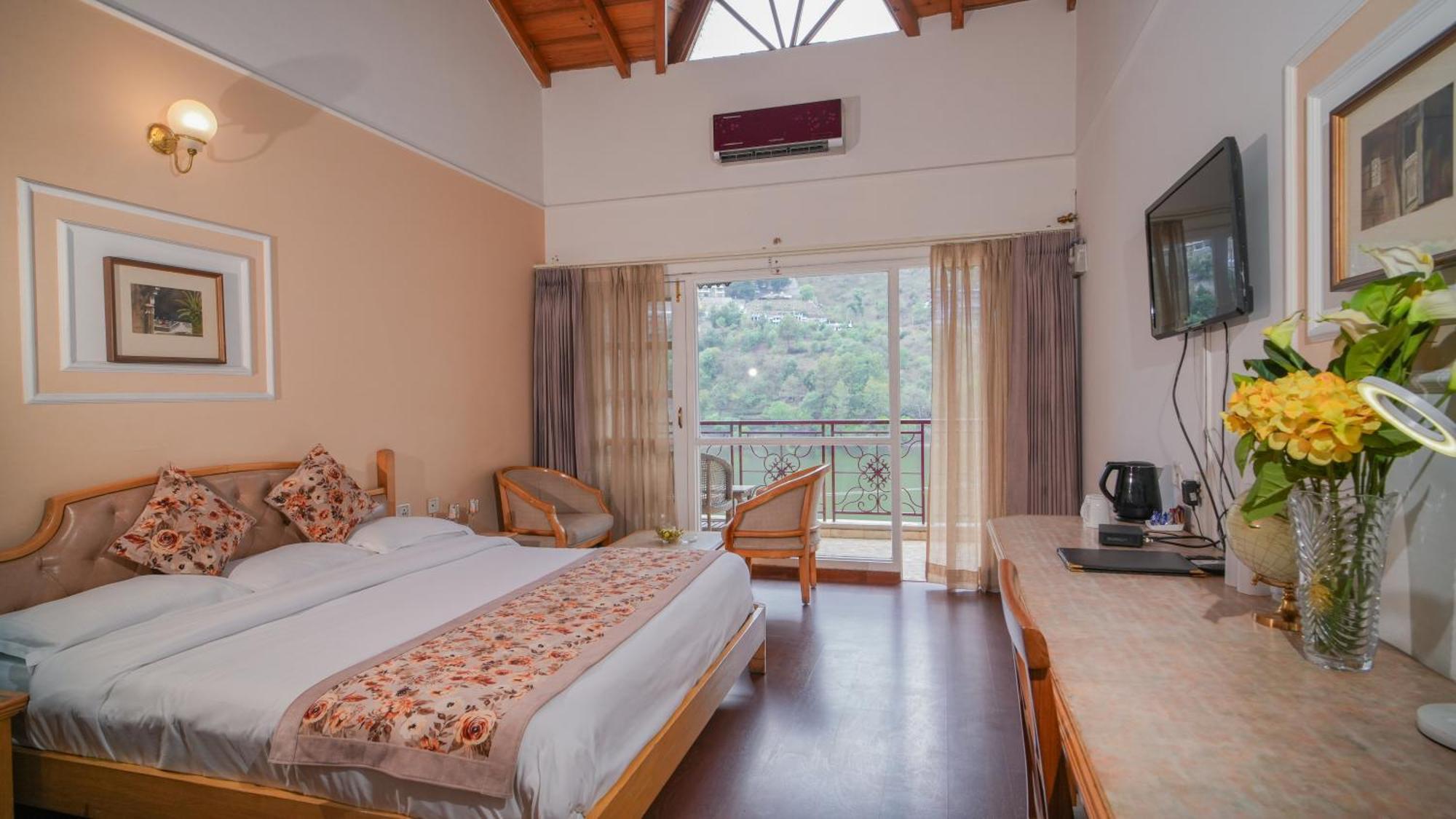 Neelesh Inn- A Luxury Lake View Hotel- 20 Kms From Nainital Bhīm Tāl المظهر الخارجي الصورة