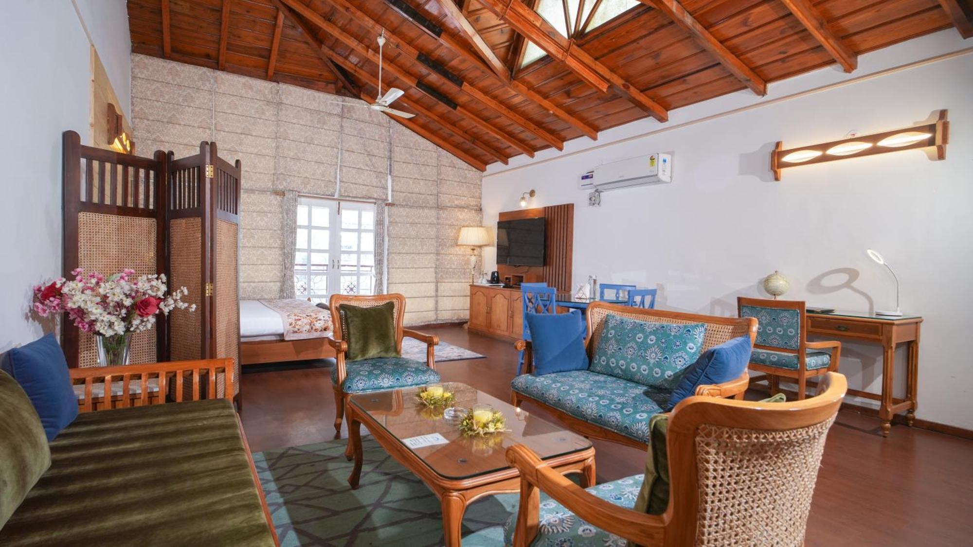 Neelesh Inn- A Luxury Lake View Hotel- 20 Kms From Nainital Bhīm Tāl المظهر الخارجي الصورة