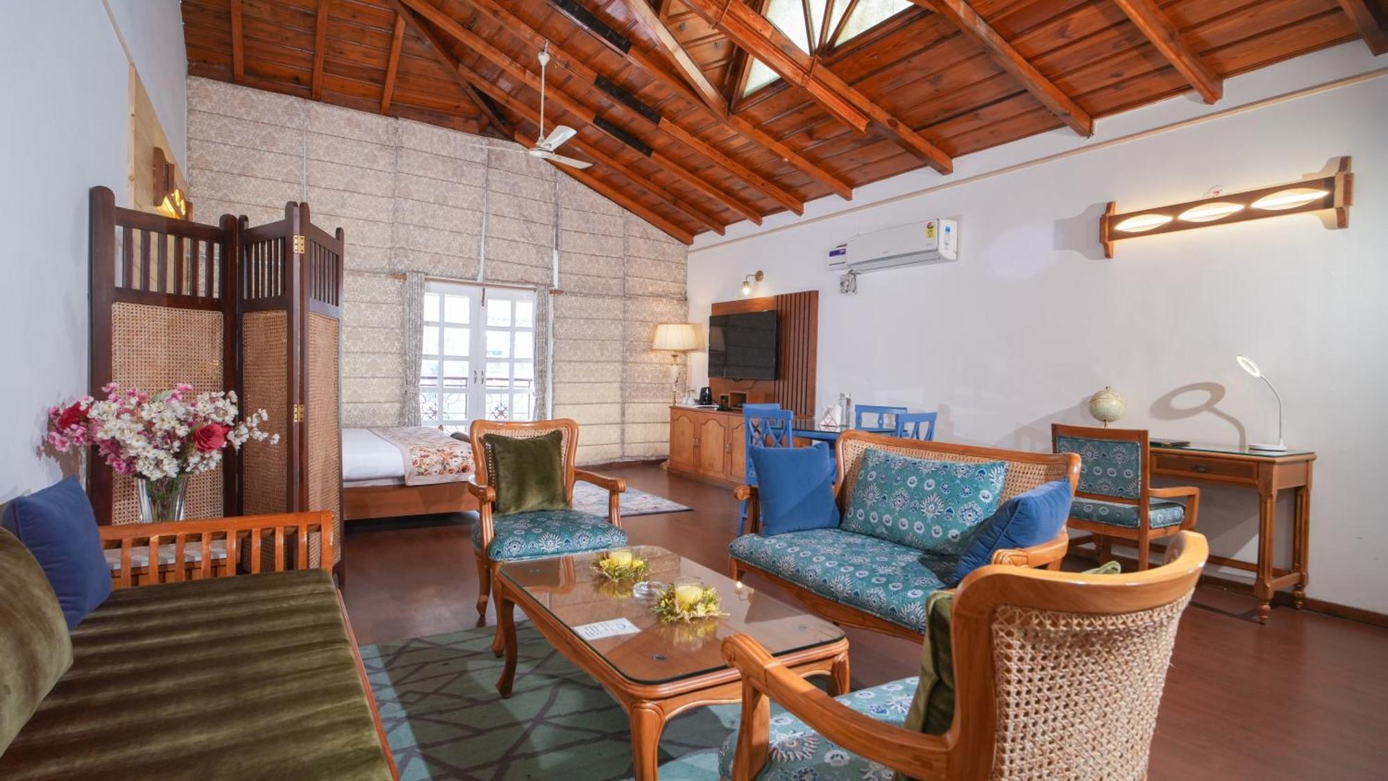 Neelesh Inn- A Luxury Lake View Hotel- 20 Kms From Nainital Bhīm Tāl المظهر الخارجي الصورة