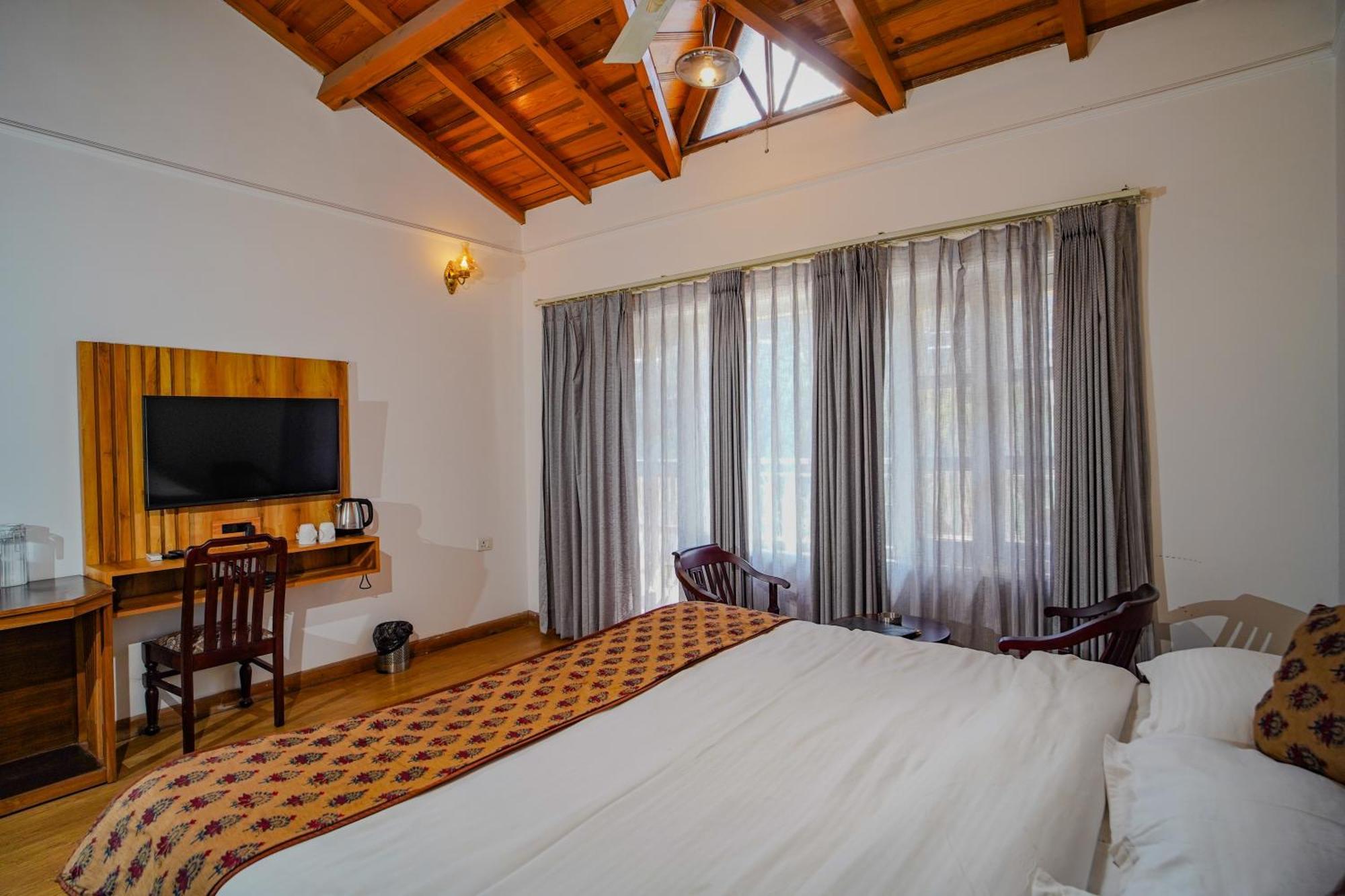 Neelesh Inn- A Luxury Lake View Hotel- 20 Kms From Nainital Bhīm Tāl المظهر الخارجي الصورة