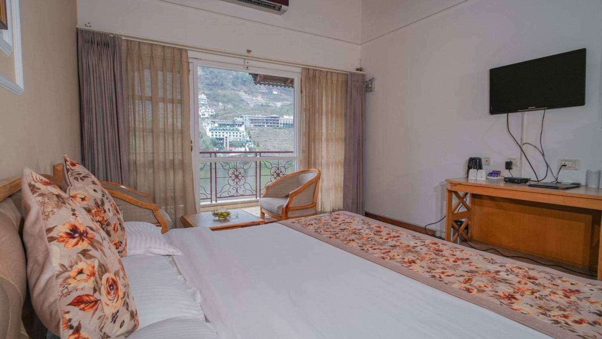 Neelesh Inn- A Luxury Lake View Hotel- 20 Kms From Nainital Bhīm Tāl المظهر الخارجي الصورة