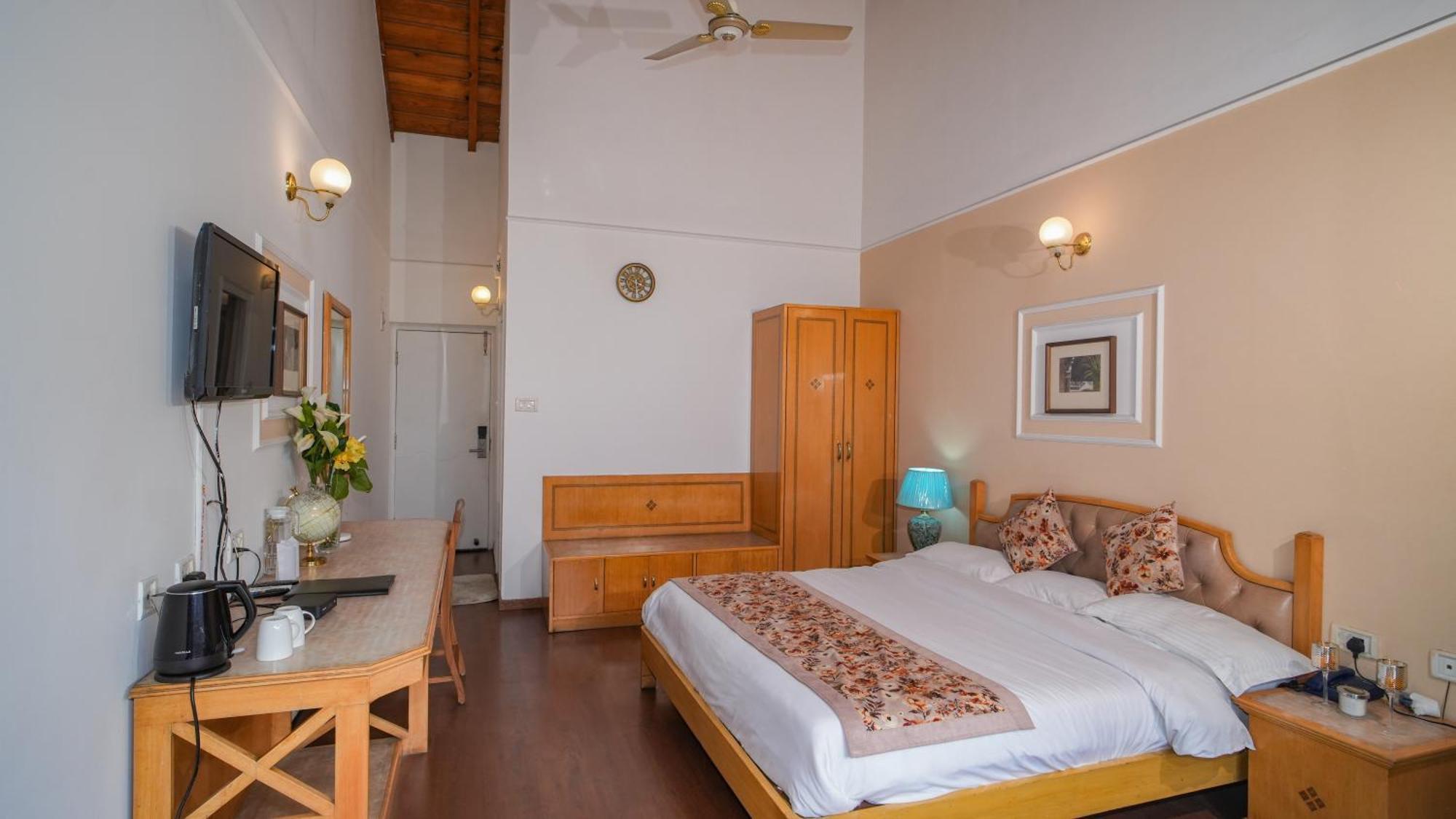 Neelesh Inn- A Luxury Lake View Hotel- 20 Kms From Nainital Bhīm Tāl المظهر الخارجي الصورة