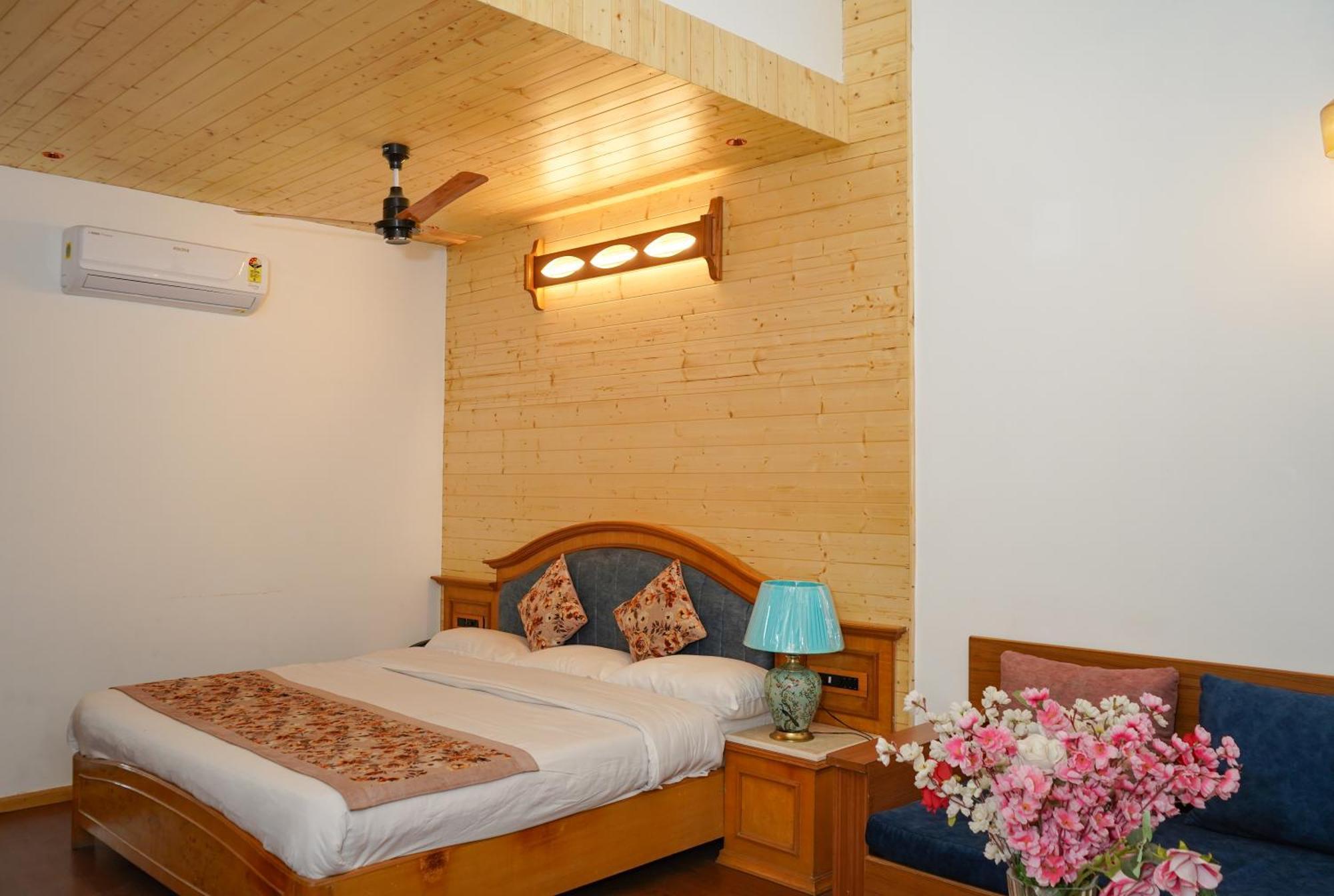 Neelesh Inn- A Luxury Lake View Hotel- 20 Kms From Nainital Bhīm Tāl المظهر الخارجي الصورة