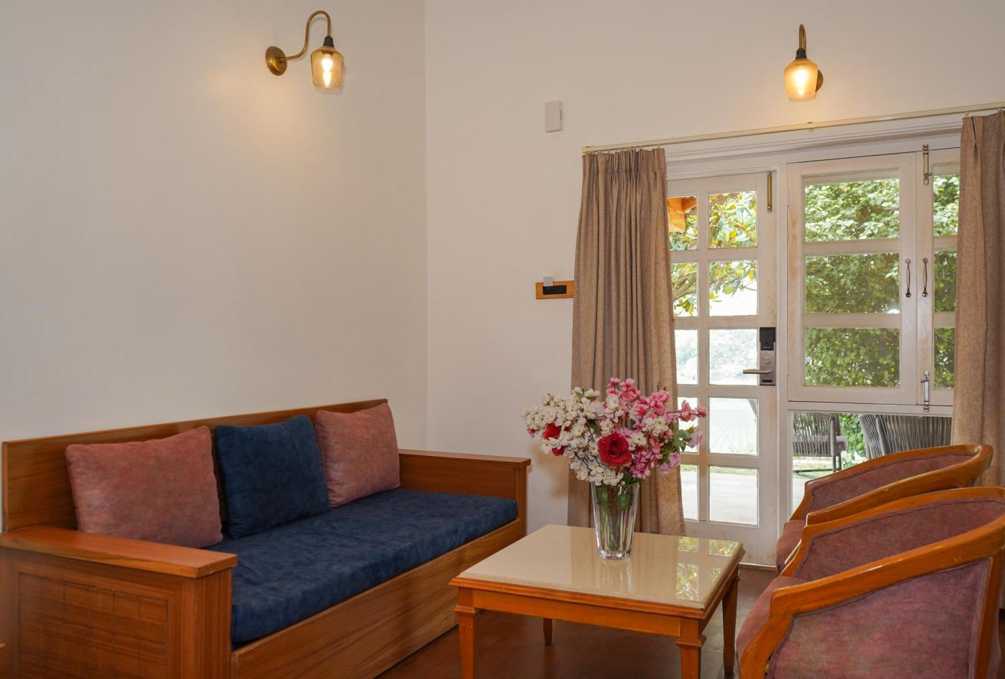 Neelesh Inn- A Luxury Lake View Hotel- 20 Kms From Nainital Bhīm Tāl المظهر الخارجي الصورة