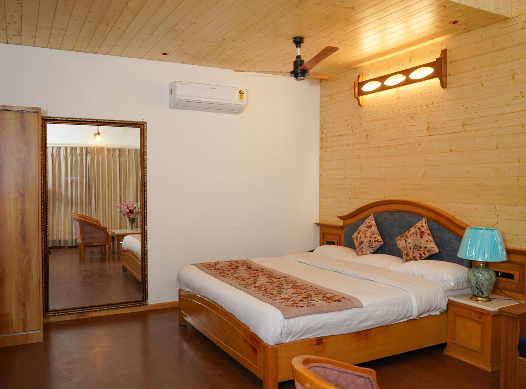 Neelesh Inn- A Luxury Lake View Hotel- 20 Kms From Nainital Bhīm Tāl المظهر الخارجي الصورة