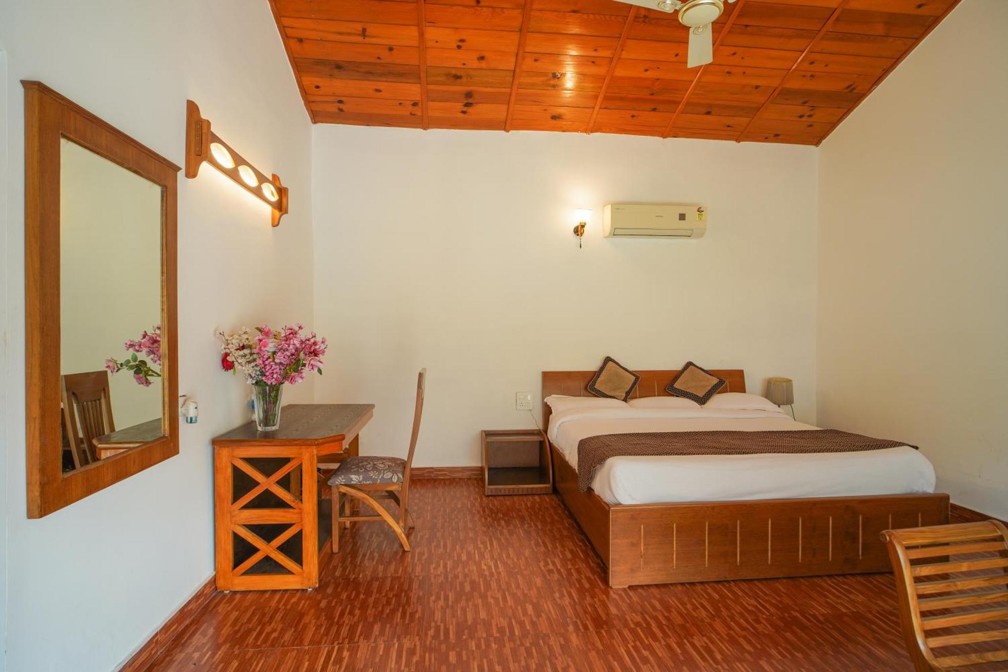 Neelesh Inn- A Luxury Lake View Hotel- 20 Kms From Nainital Bhīm Tāl المظهر الخارجي الصورة