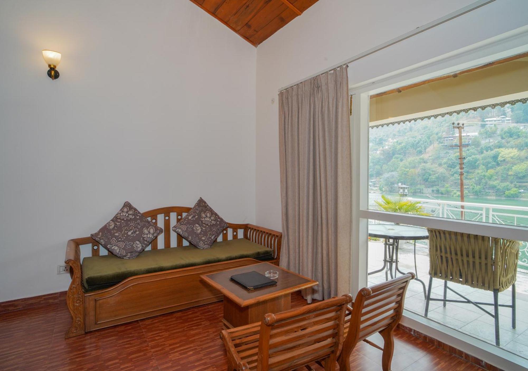 Neelesh Inn- A Luxury Lake View Hotel- 20 Kms From Nainital Bhīm Tāl المظهر الخارجي الصورة