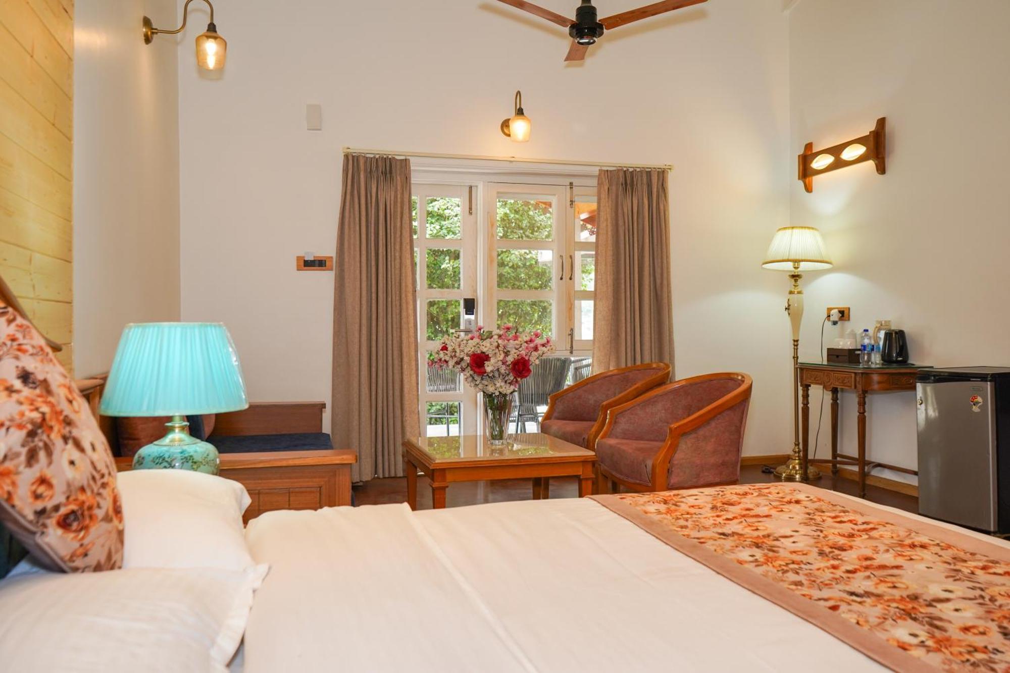 Neelesh Inn- A Luxury Lake View Hotel- 20 Kms From Nainital Bhīm Tāl المظهر الخارجي الصورة